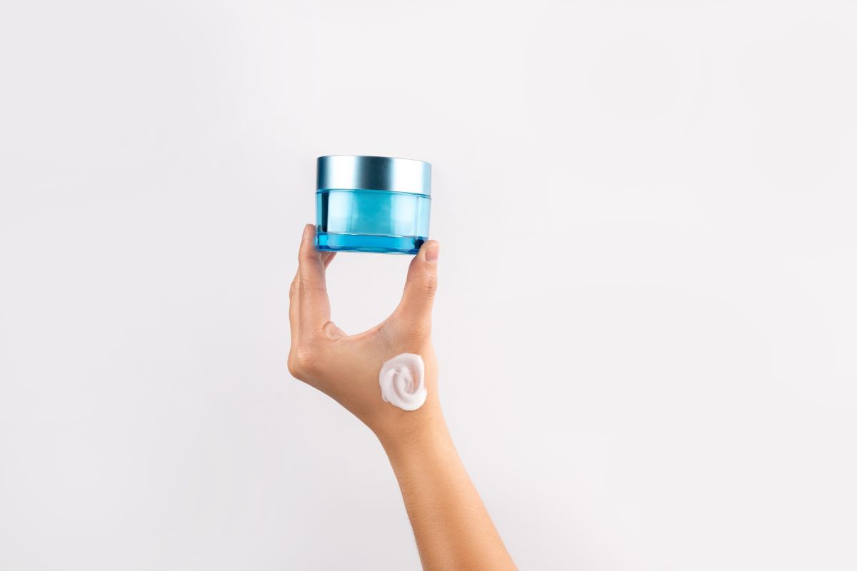 Chat Hoat Dong Be Mat La Gi